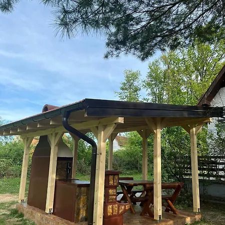 Dom wakacyjny Vikend-kuca Vevericji Kraj