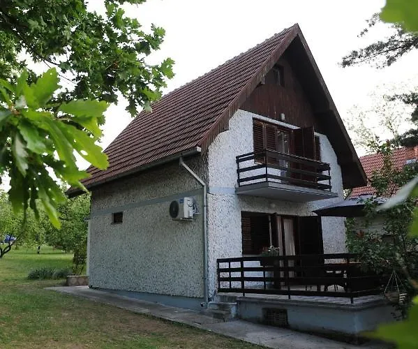 Vikend-kuca Vevericji Kraj Дом отдыха *